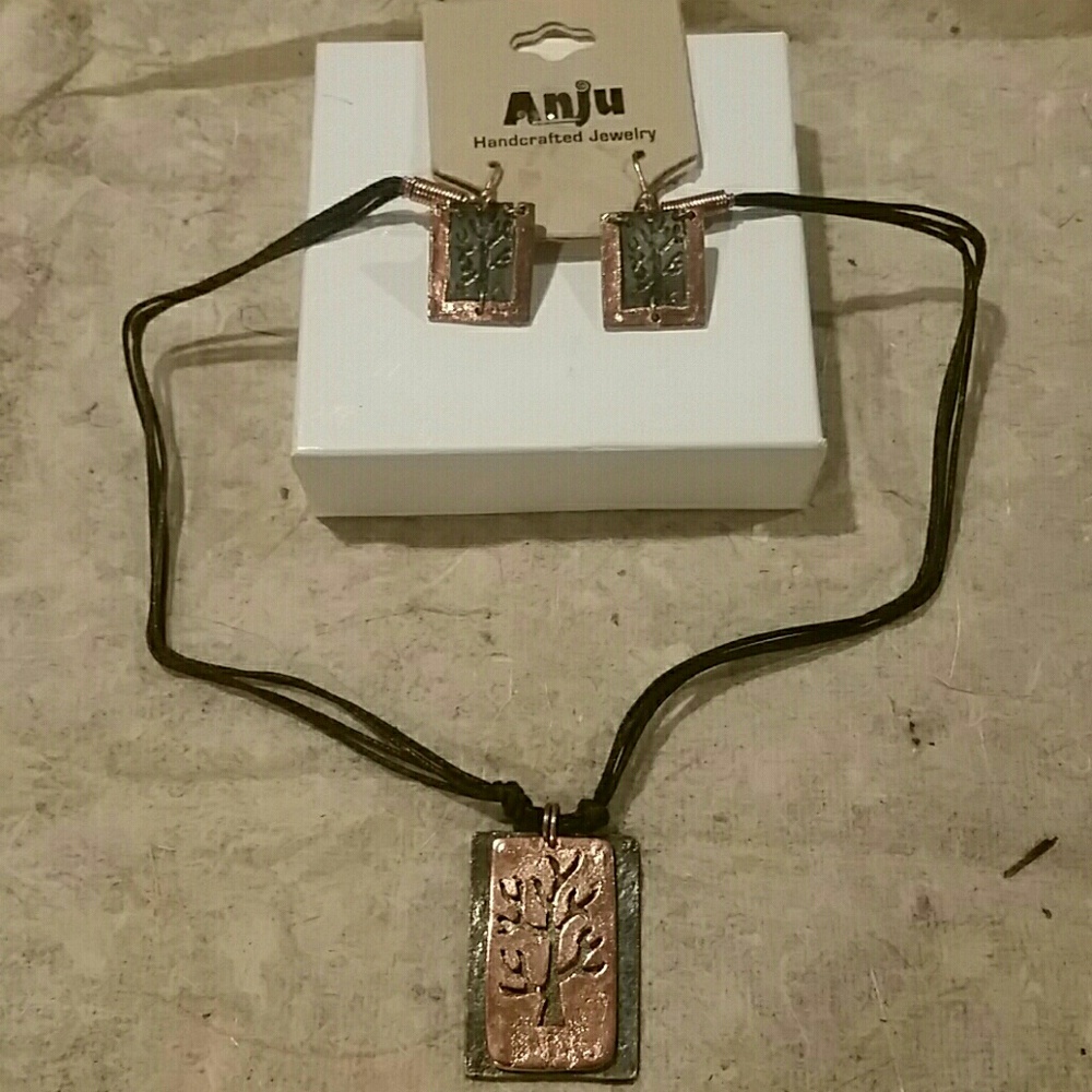 Earring and necklace set